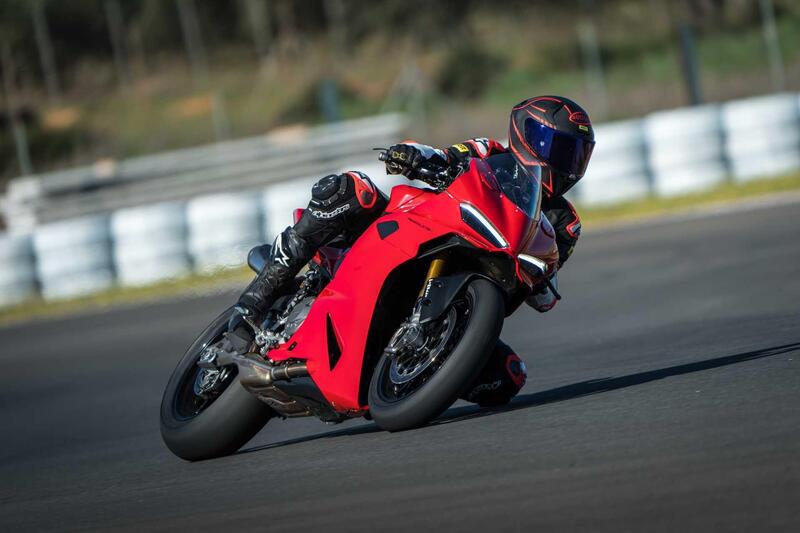 TEST Ducati Panigale V2S: meno peso, meno impegno. Ha ragione Marc Marquez? [VIDEO e GALLERY]