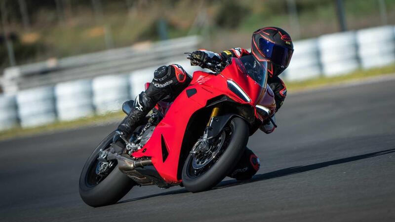 TEST Ducati Panigale V2S: meno peso, meno impegno. Ha ragione Marc Marquez? [VIDEO e GALLERY]