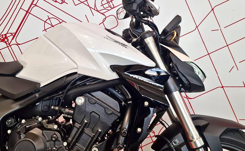 Honda CB 1000 Hornet (2025) (7)