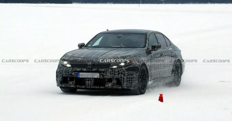 BMW M5: in arrivo il nuovo facelift ispirato al concept Neue Klasse [Foto Spia] 