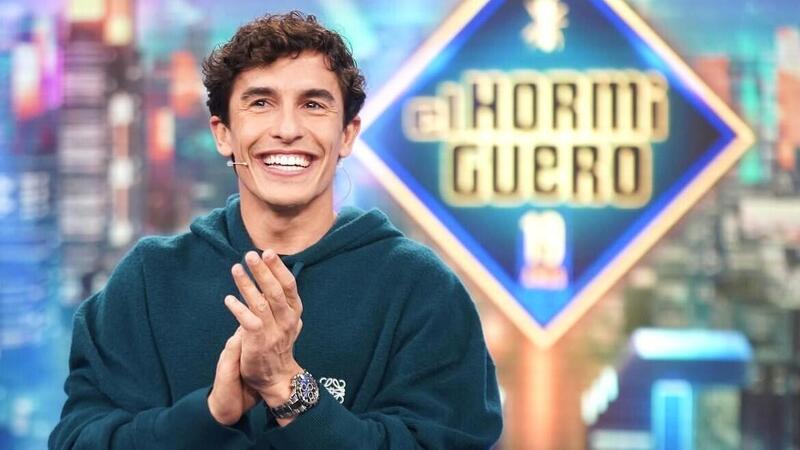 MotoGP 2025. Marc Marquez: &quot;Se metti due galli nel pollaio a 20, 25 anni male, ma Pecco Bagnaia ne ha 27 ed &egrave; un gentiluomo, io 32&quot; [VIDEO]