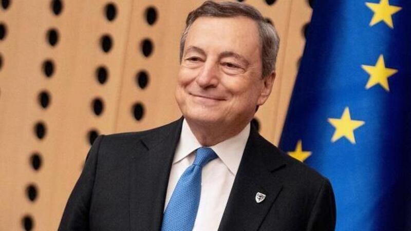 Mario Draghi contro lo stop ai motori termici: mancano le reti di ricarica