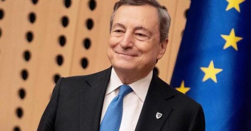 Mario Draghi contro lo stop ai motori termici: mancano le reti di ricarica