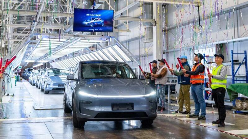 Tesla avvia la produzione della nuova Model Y a Shanghai: consegne anticipate a febbraio