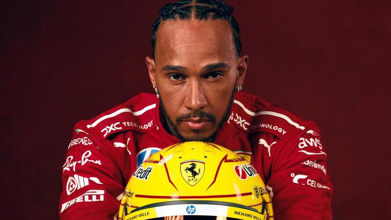 Formula 1. Ferrari, Lewis Hamilton e l&rsquo;italiano: &ldquo;Ho sempre voluto impararlo. E mi esercito ogni giorno in fabbrica&quot;