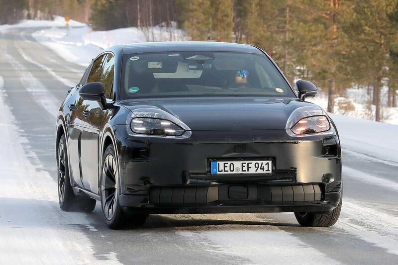 Porsche Cayenne Coup&eacute;: ecco com&#039;&egrave; vista da vicino, grazie alle nuove foto spia