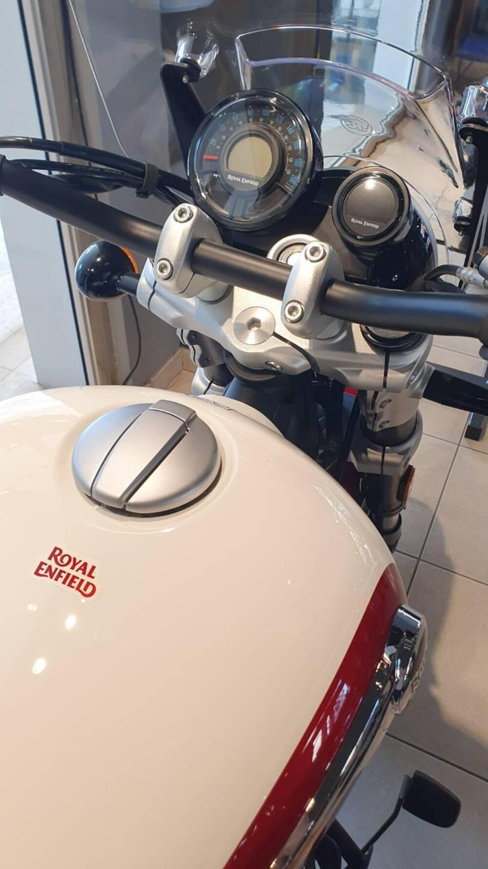 Royal Enfield Super Meteor 650 (2023 - 26) (4)