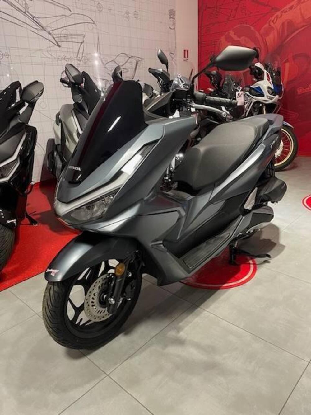 Honda PCX 125 (2025) (8)