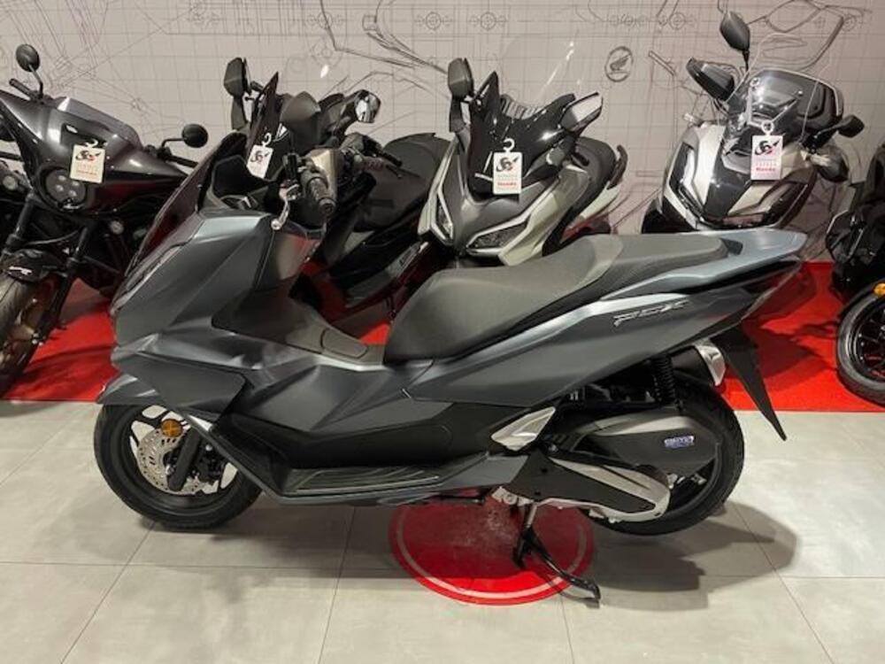 Honda PCX 125 (2025) (4)