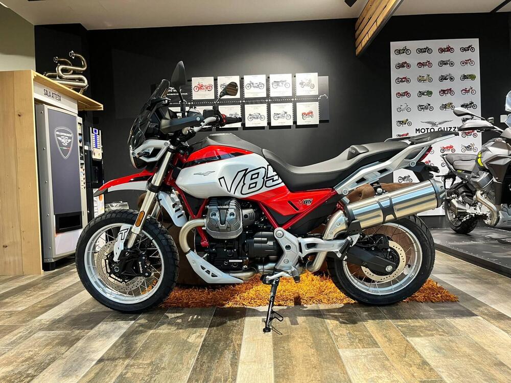 Moto Guzzi V85 TT (2024 - 26) (4)