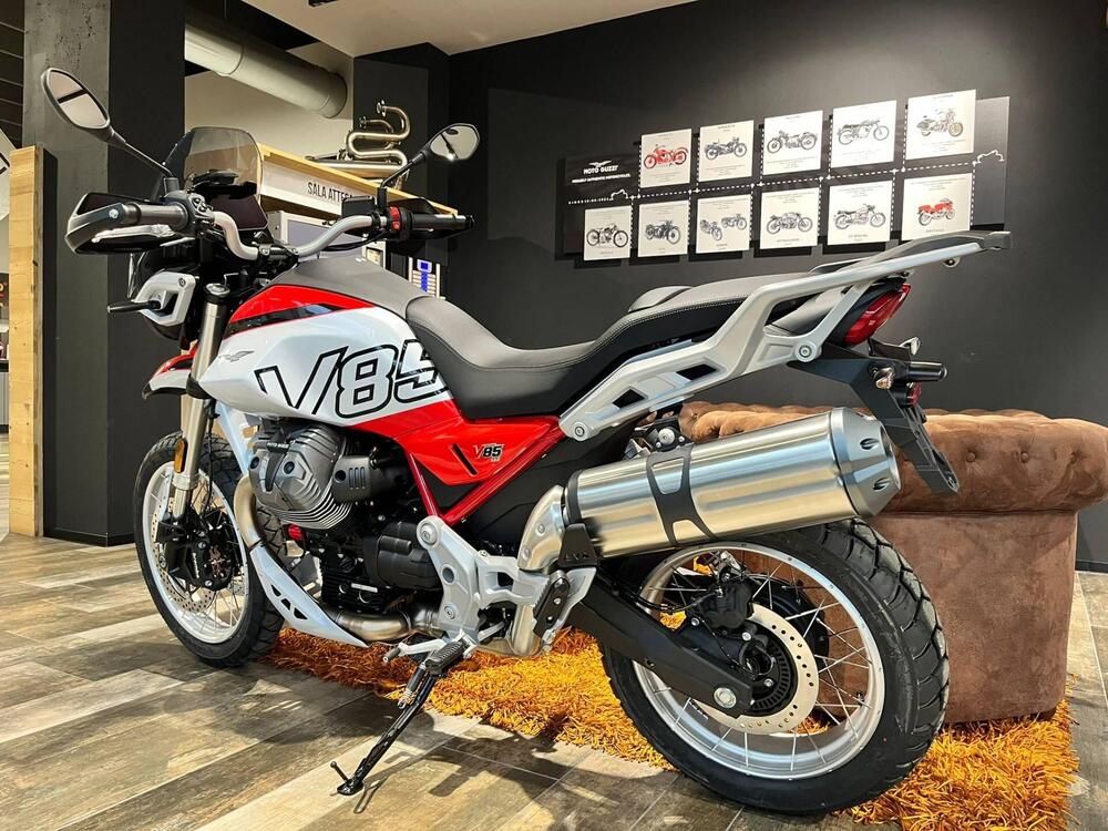 Moto Guzzi V85 TT (2024 - 26) (5)