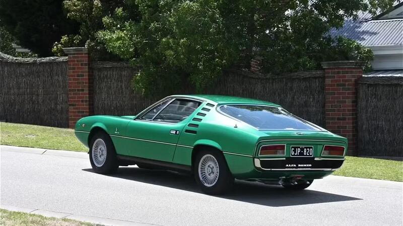 L&#039;Alfa Romeo Montreal di serie su strada; ne sono stare prodotte meno di 4.000 unit&agrave;