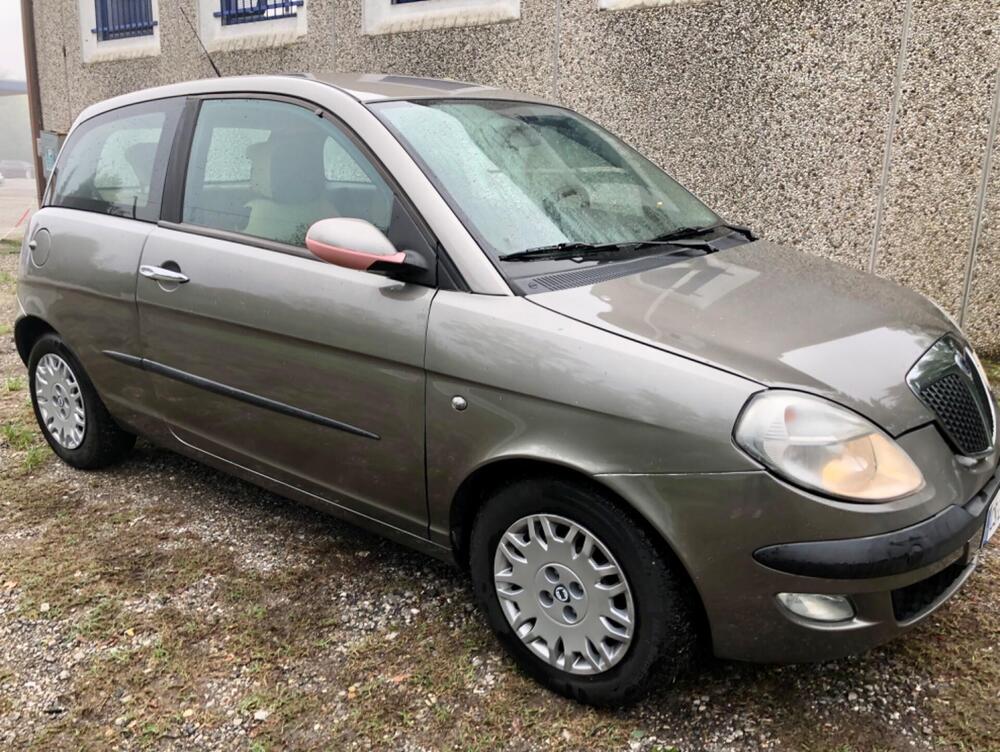 Lancia Ypsilon usata a Pavia (3)