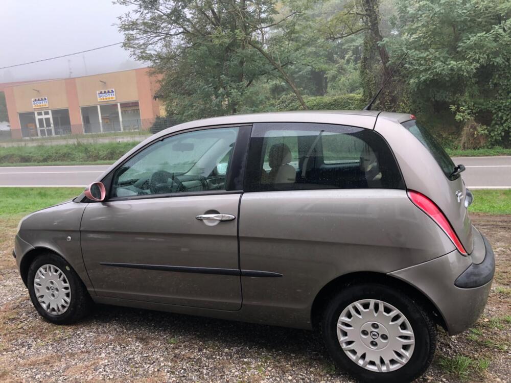 Lancia Ypsilon usata a Pavia (6)