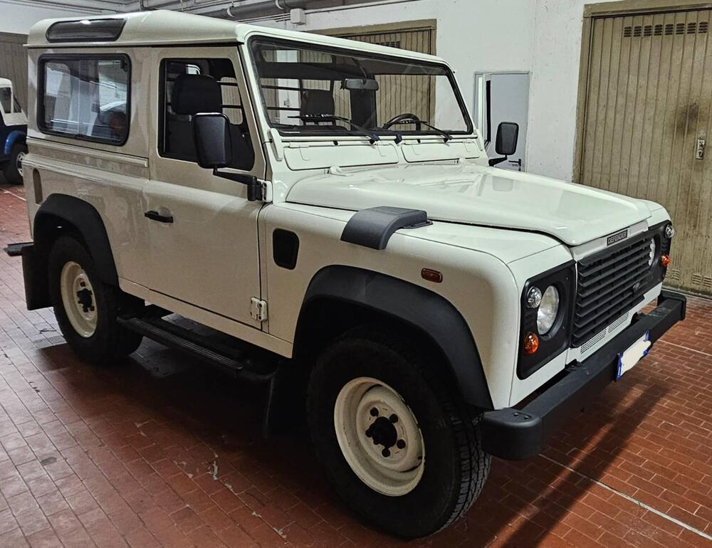 Land Rover Defender usata a Imperia