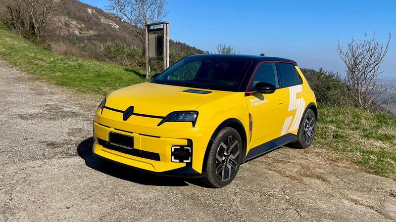 Renault R5 elettrica, la doppia guidata, come va l&#039;autonomia?