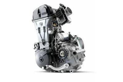 KTM presenta il nuovo motore LC4 monocilindrico da 79 cavalli superando il "mono" di Ducati