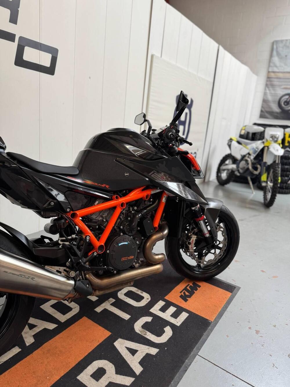 KTM 1290 Super Duke R (2020) (2)