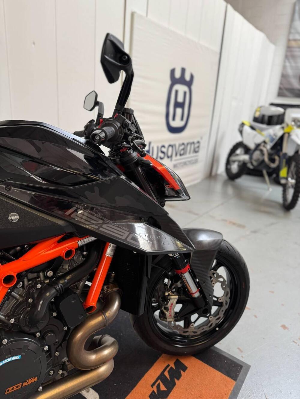 KTM 1290 Super Duke R (2020) (3)