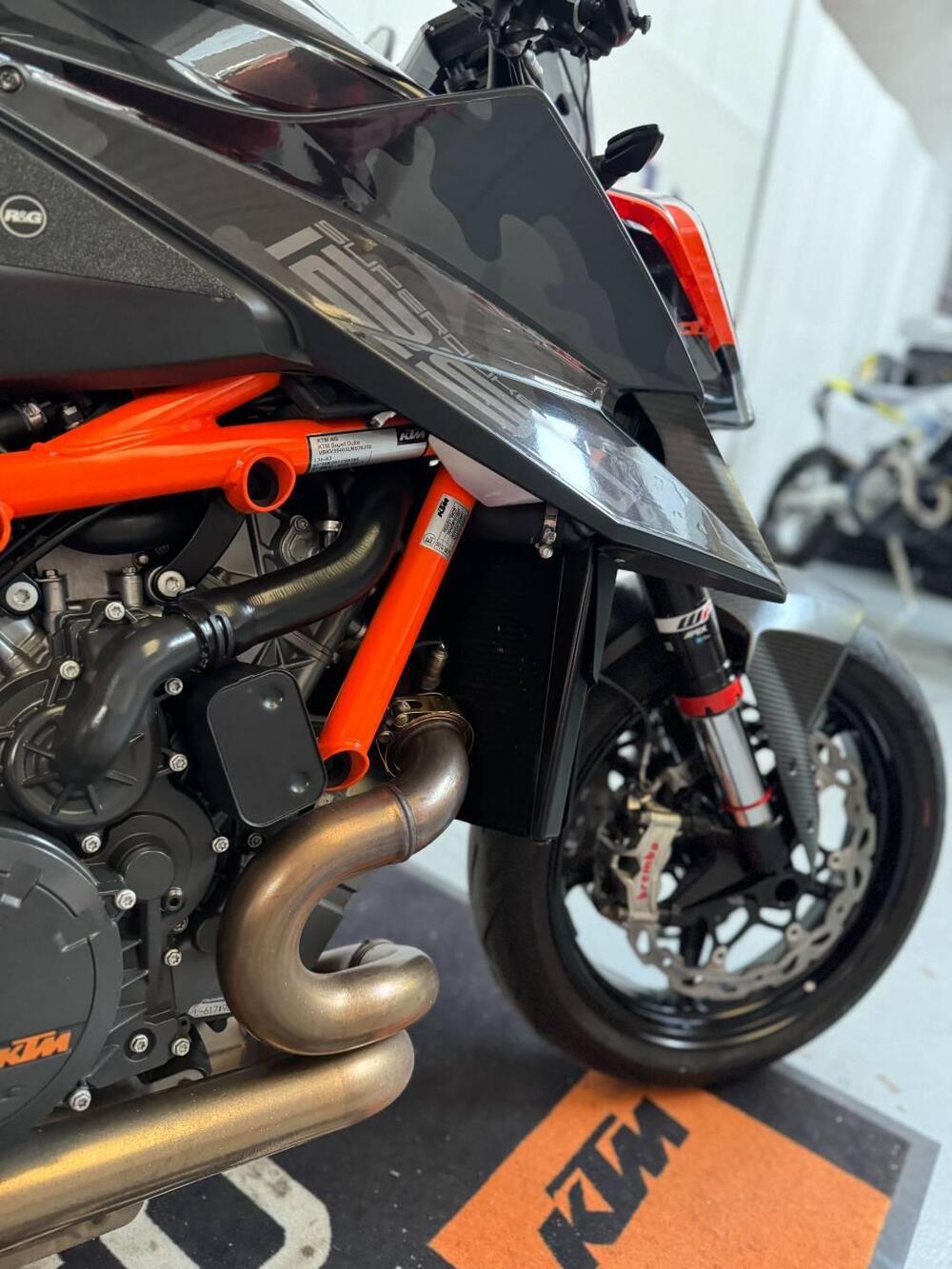KTM 1290 Super Duke R (2020) (12)