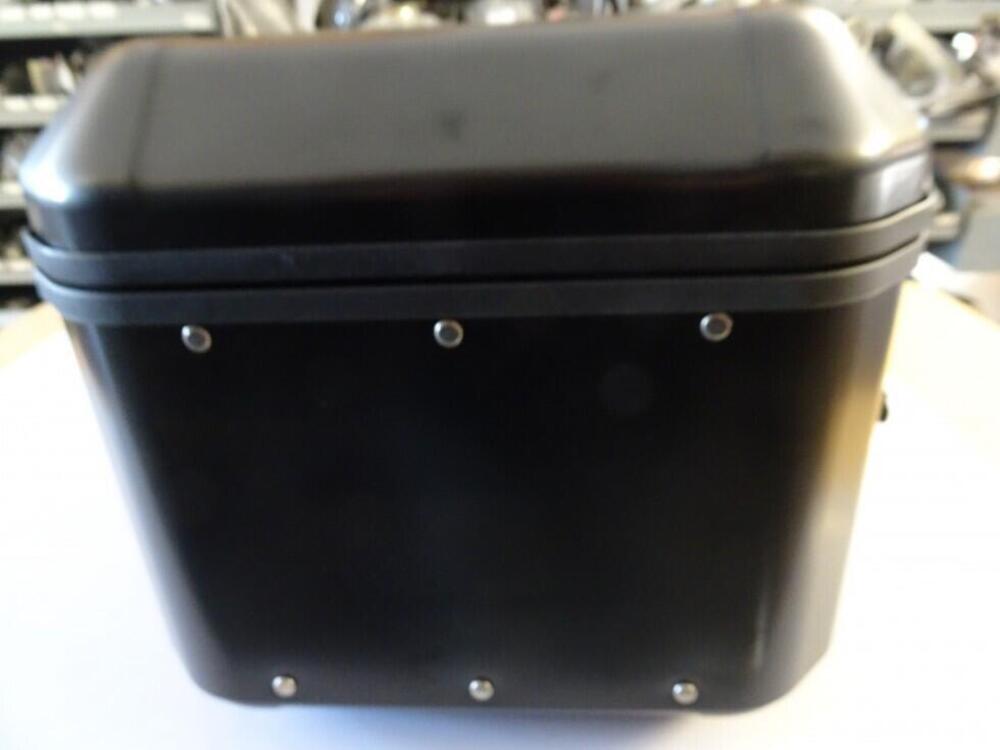 Valigia 46 Lt Trekker Givi (2)