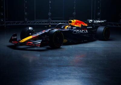 Red Bull svela la RB21: Verstappen e Lawson pronti per la stagione F1 2025