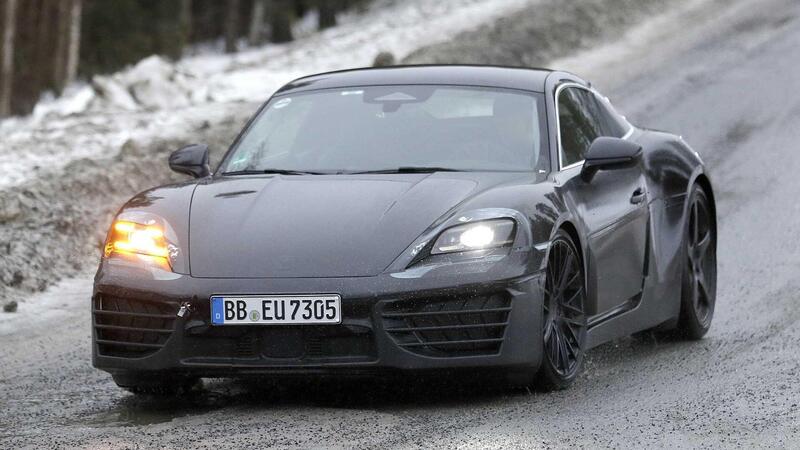 Nuova Porsche Cayman elettrica: prime immagini del prototipo in test