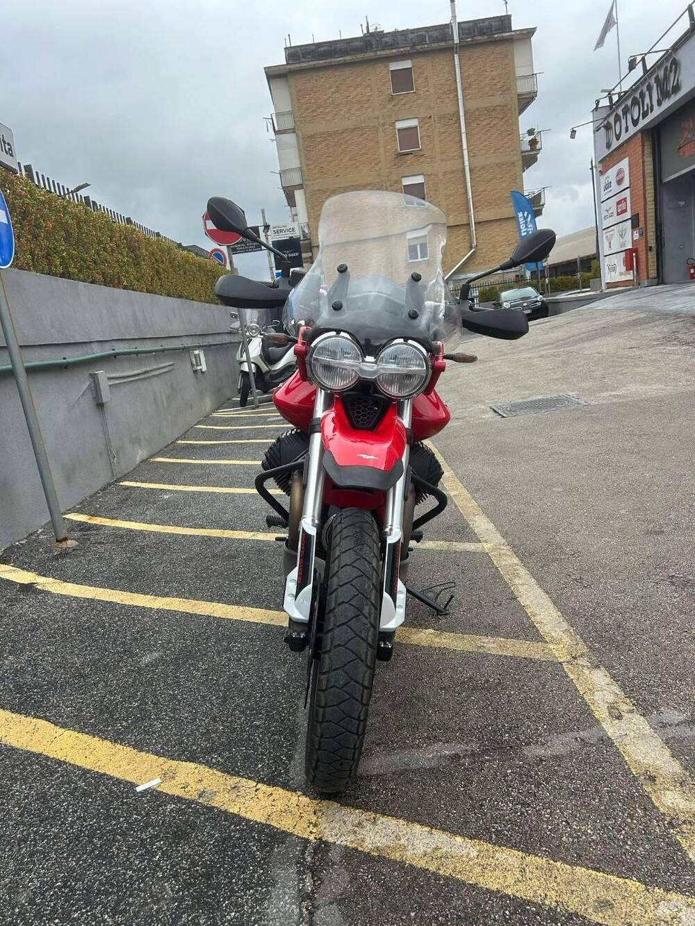 Moto Guzzi V85 TT Evocative Graphics (2021 - 23) (3)