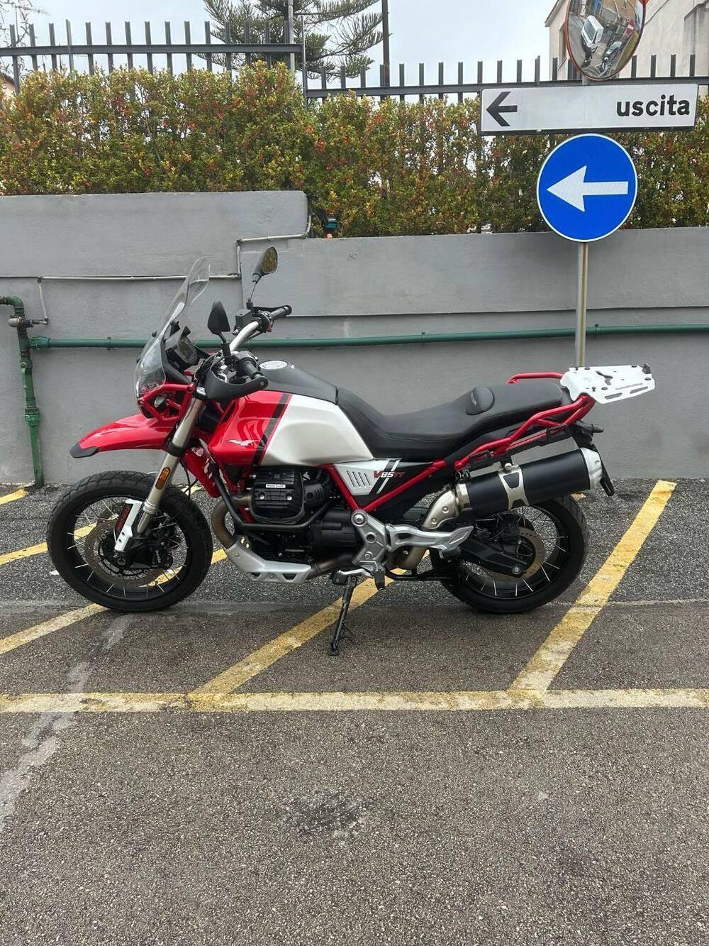 Moto Guzzi V85 TT Evocative Graphics (2021 - 23)