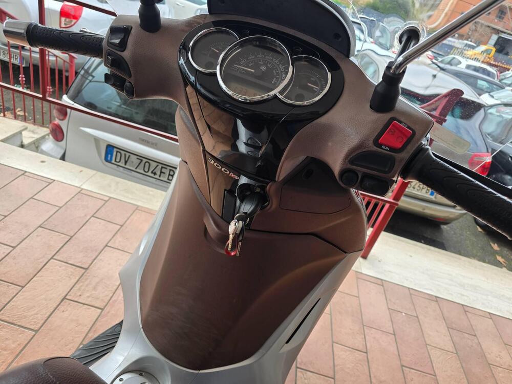 Piaggio Beverly 300 i.e. (2010 - 16) (7)