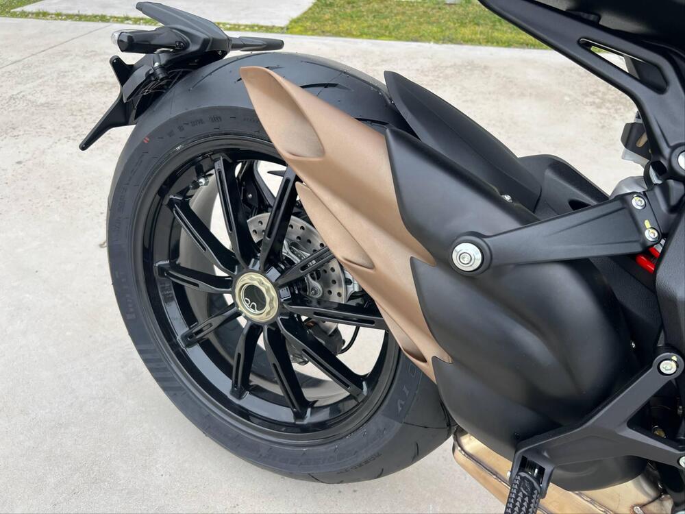 MV Agusta Dragster 800 R (2023 - 25) (3)