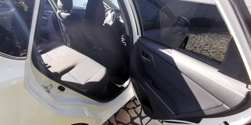 Toyota Auris usata a Lecce (13)