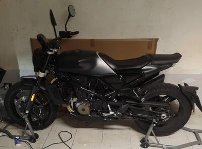 Husqvarna Svartpilen 701 (2019) usata