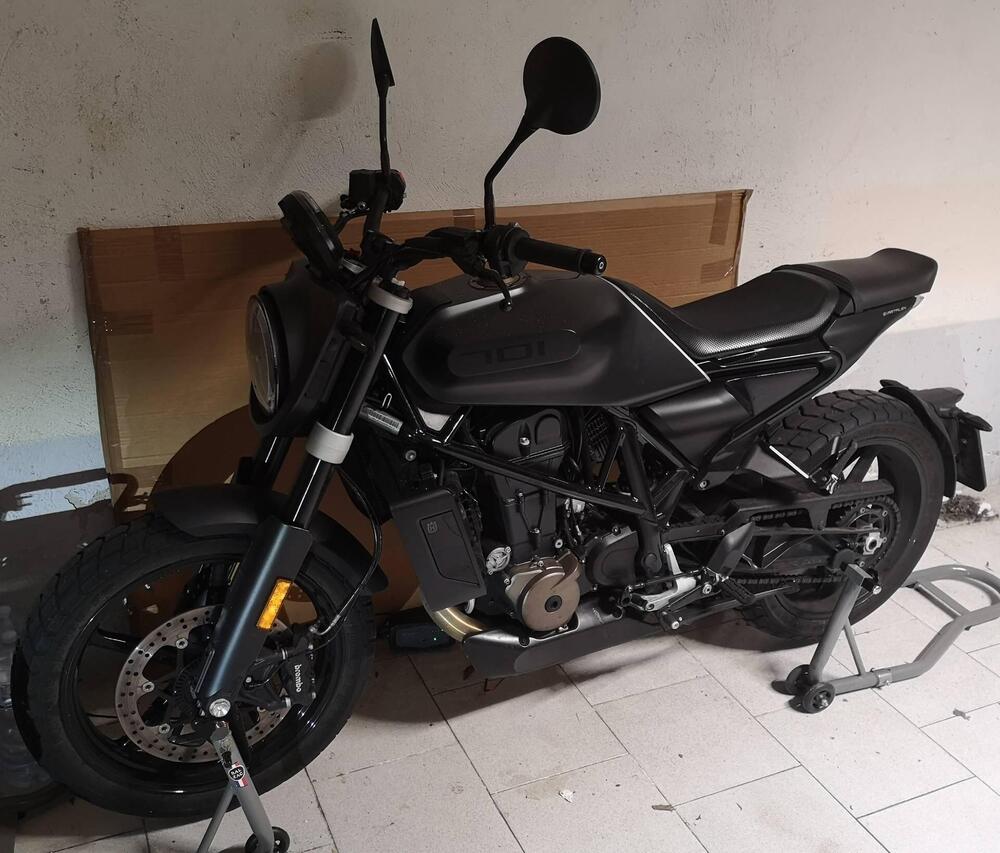 Husqvarna Svartpilen 701 (2019) (2)
