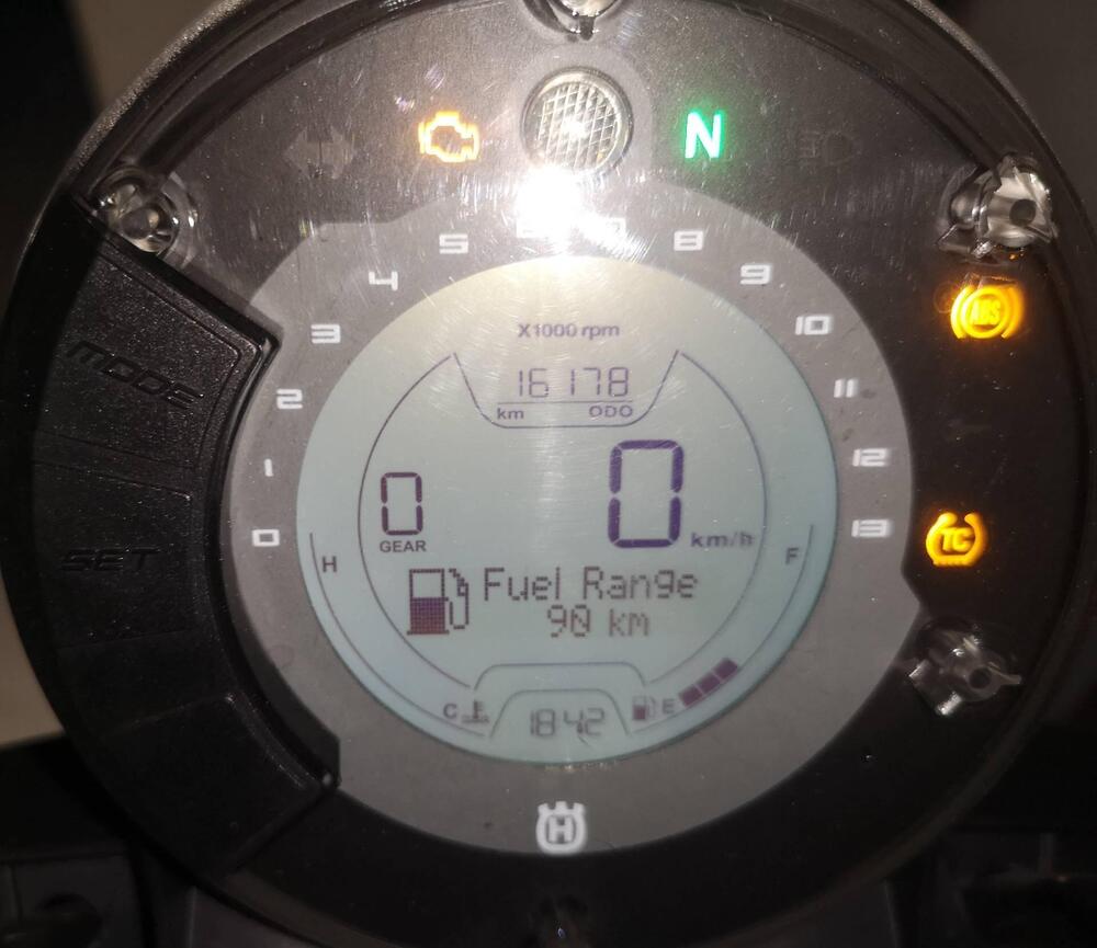 Husqvarna Svartpilen 701 (2019) (5)