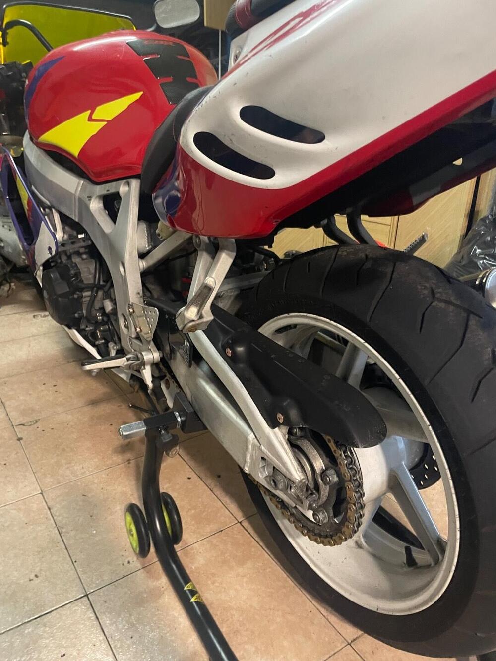 Honda CBR 900 RR (1996 - 97) (6)