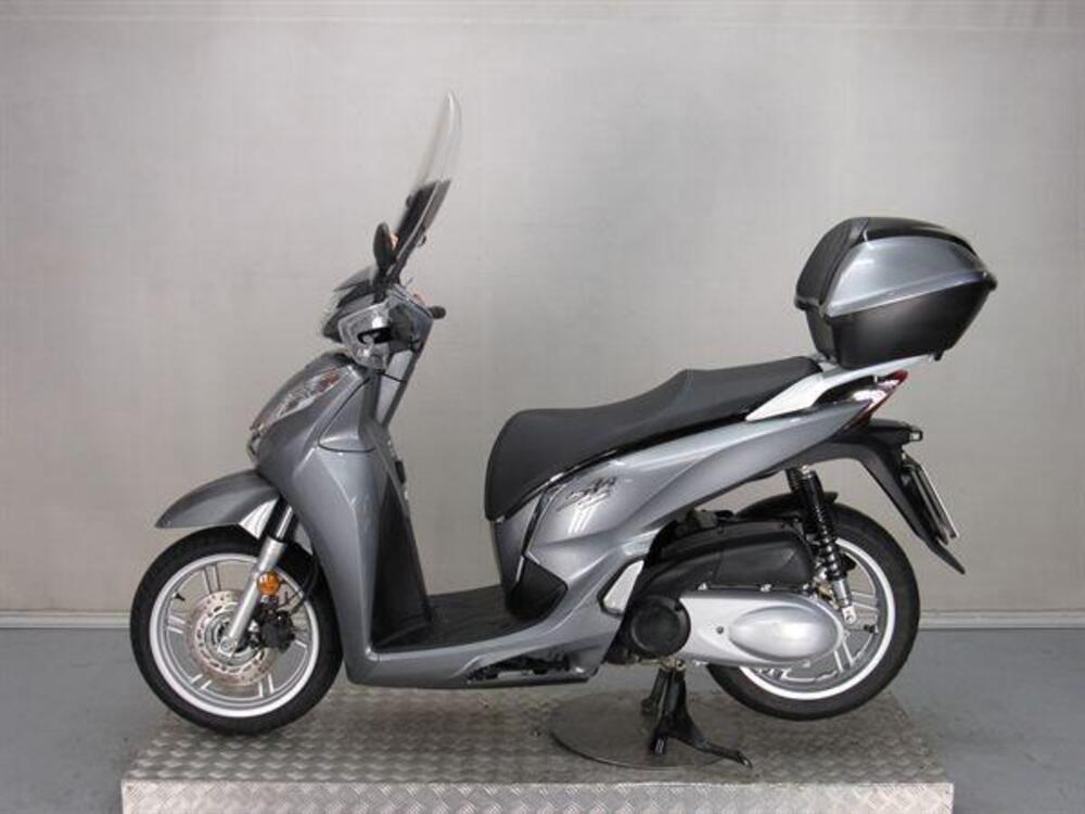 Honda SH 300 i ABS (2016 - 20) (4)