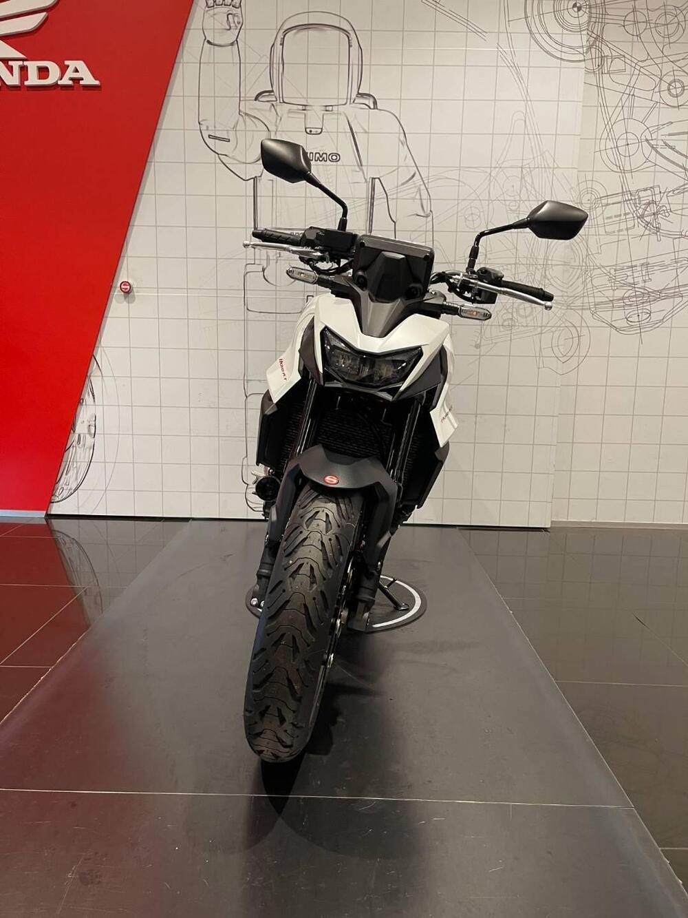 Honda CB 750 Hornet (2025) (3)