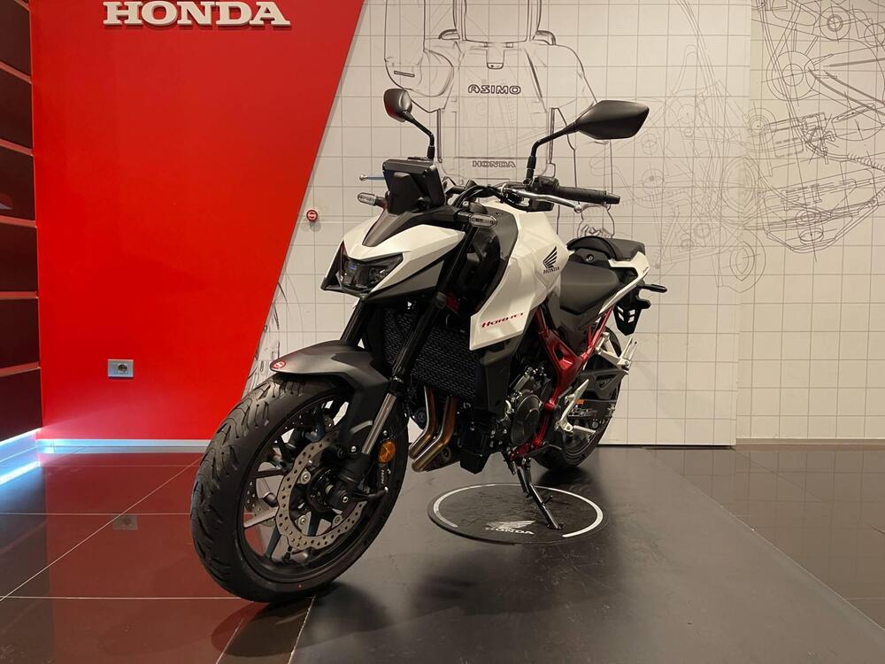 Honda CB 750 Hornet (2025) (4)