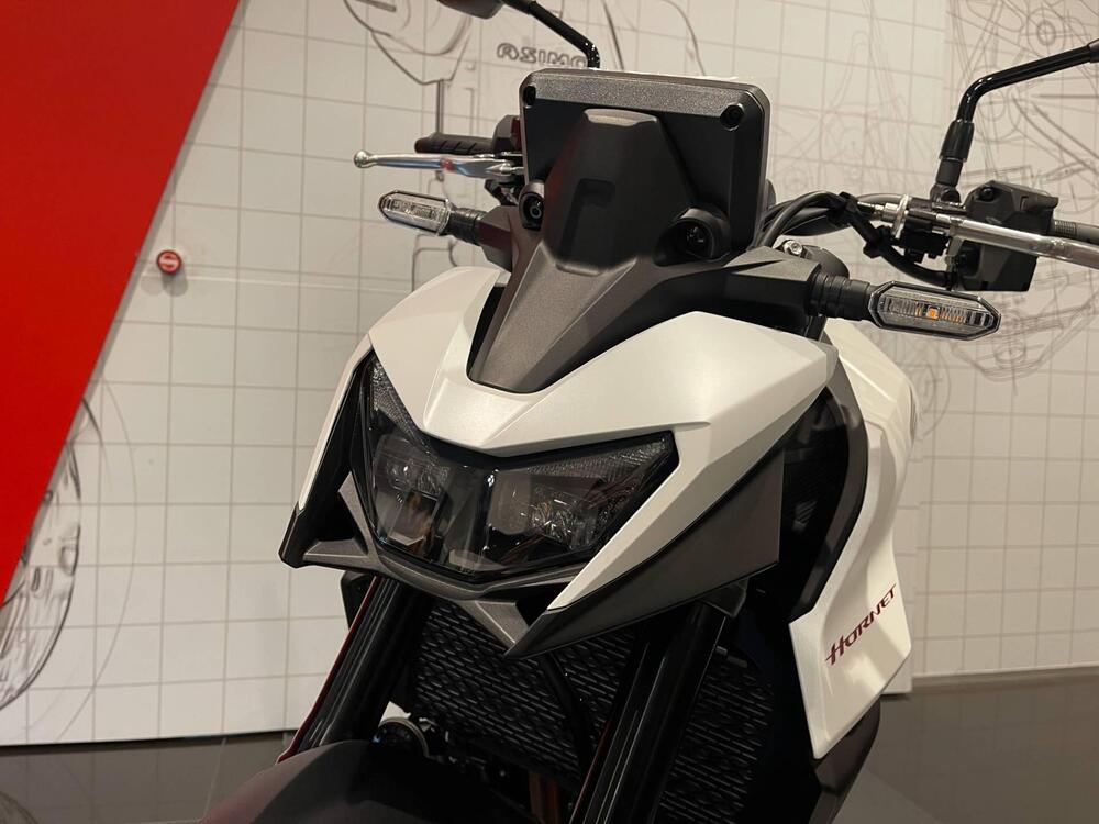 Honda CB 750 Hornet (2025) (5)