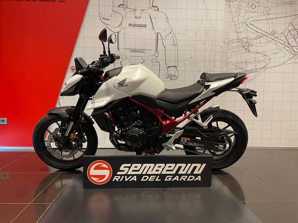 Honda CB 750 Hornet (2025) (6)