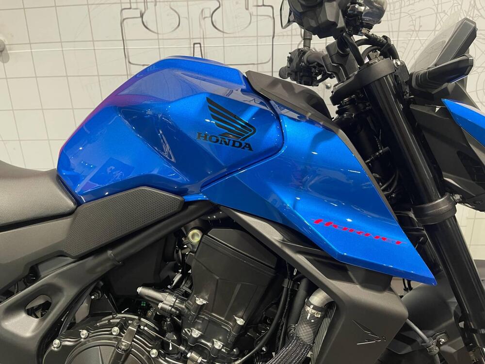 Honda CB 750 Hornet (2025) (2)