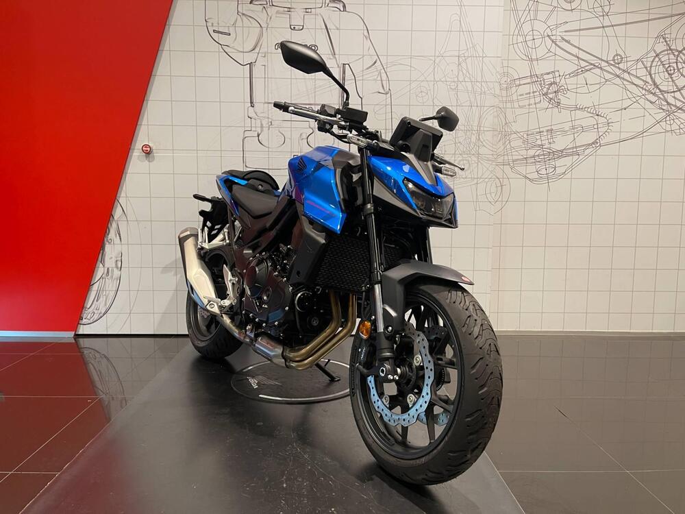 Honda CB 750 Hornet (2025) (3)