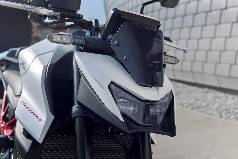 Honda CB 750 Hornet (2025) (10)