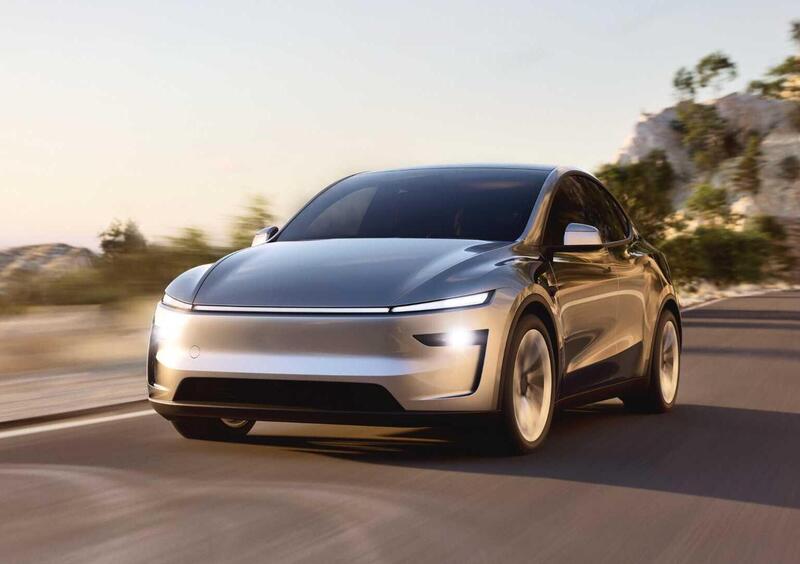 Tesla Model Y (2021-->>) (2)