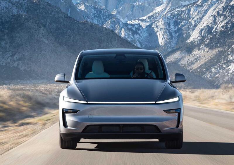 Tesla Model Y (2021-->>) (4)