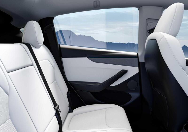 Tesla Model Y (2021-->>) (15)