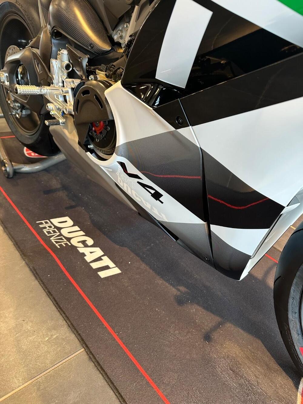 Ducati Panigale V4 S (2025) (7)