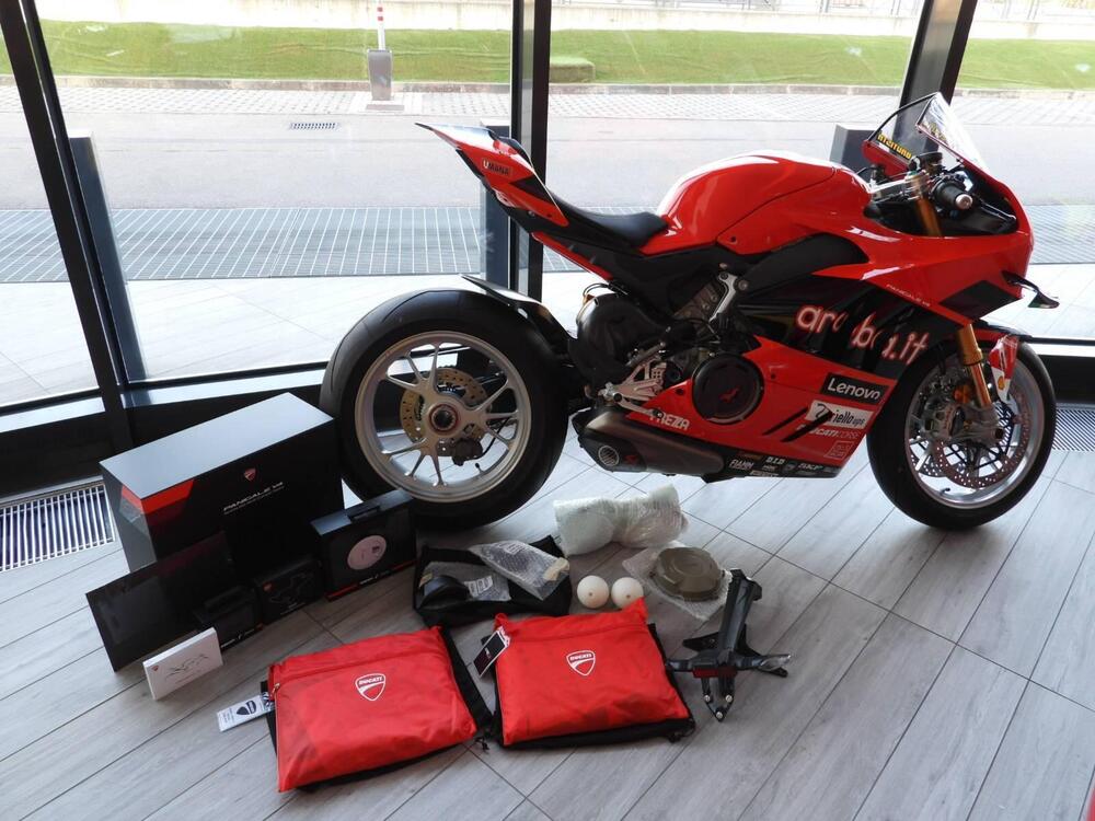 Ducati Panigale V4 Bautista 2022 World Champion Replica (2023) (12)