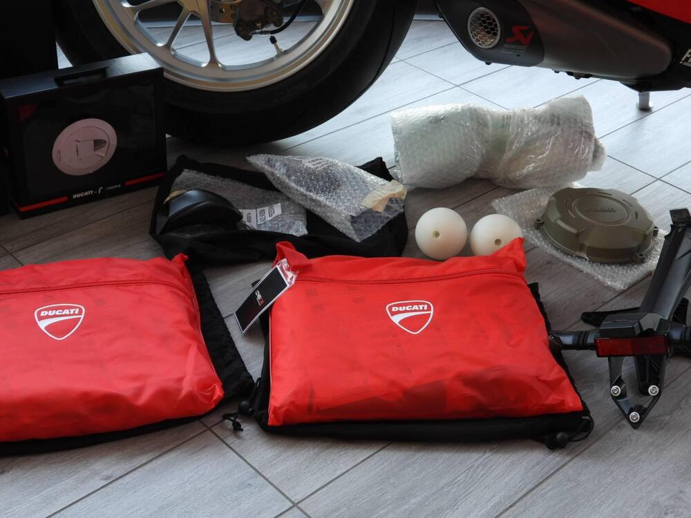 Ducati Panigale V4 Bautista 2022 World Champion Replica (2023) (14)